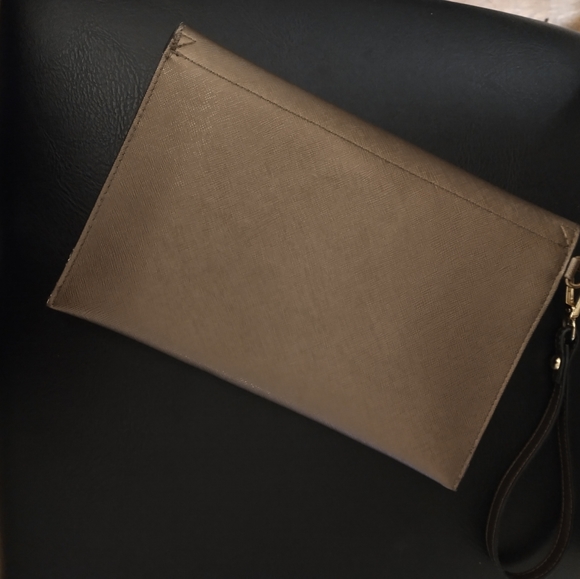 Wristlet and matching ID holder - Picture 9 of 11